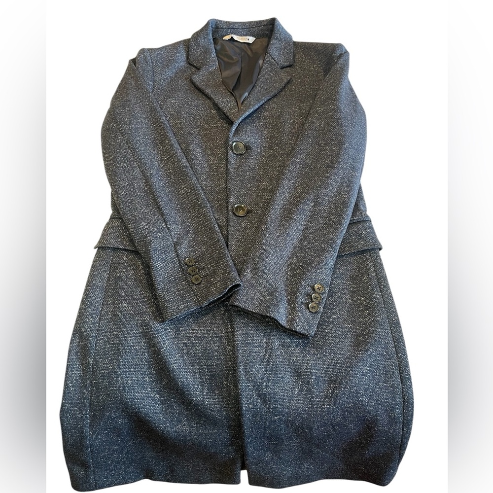 Zara long coat size Small

Smoke free pet free home